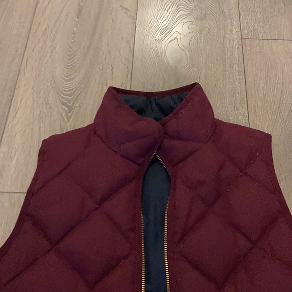 Maroon vest with navy lining and gold details - Picture 3 of 5